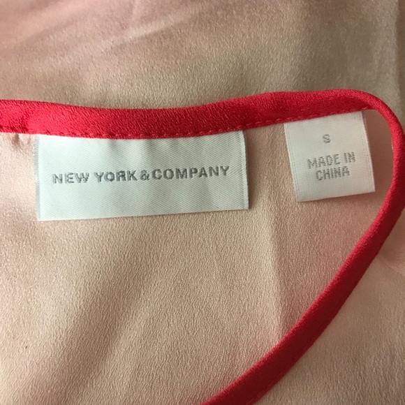 New York & Company Top. Size Small - Picture 6 of 7